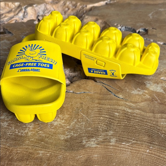 Meow Wolf Omega Mart Cage Free Toes Mens Womens Slides - Marked Men’s Size 6 - Picture 2 of 16